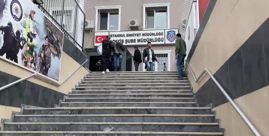 Duvarı delerek kuyumcuya girdiler. 28 milyon değerinde altın çaldılar